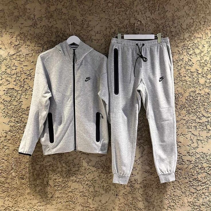 NIKE TECH