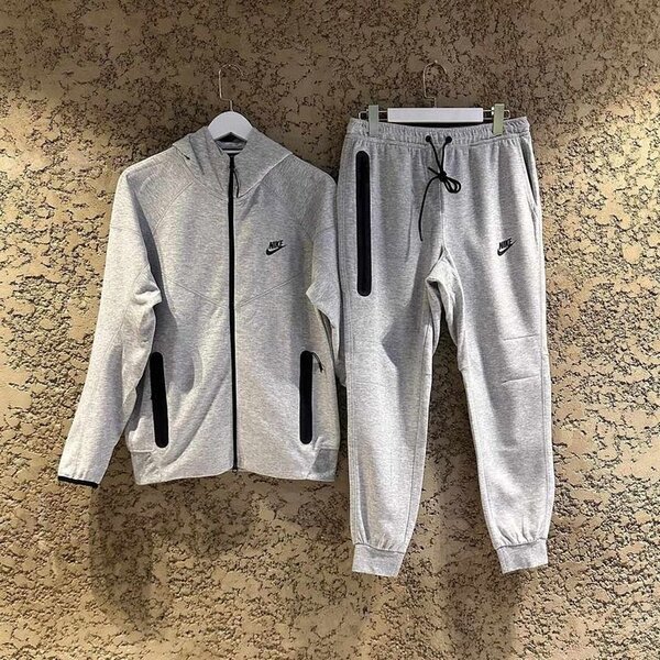 NIKE TECH