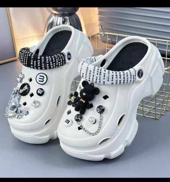 Ladies slippers