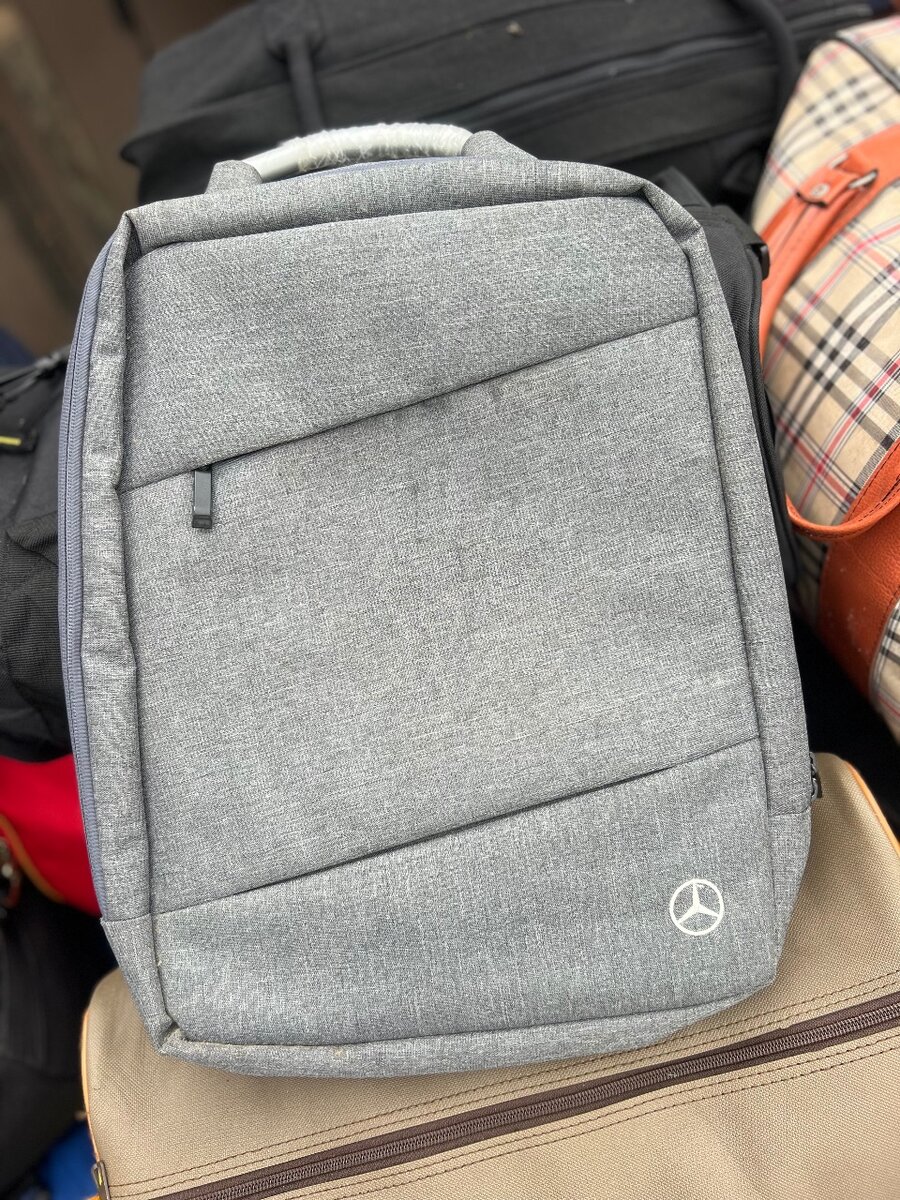 Sac à dos gris MERCÉDÈS