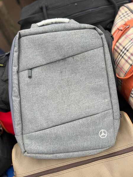 Sac à dos gris MERCÉDÈS