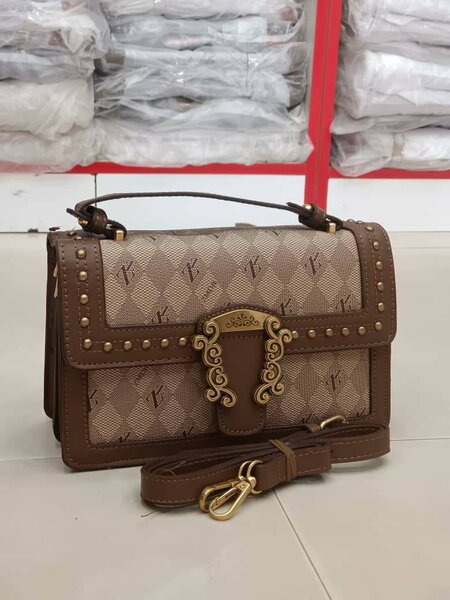 Medium hand bags