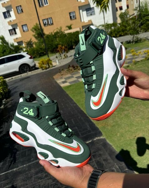 NIKE 24