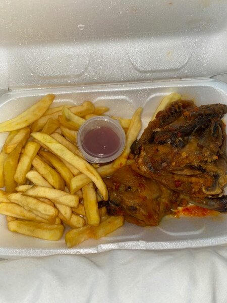 Poulet épicé et frites