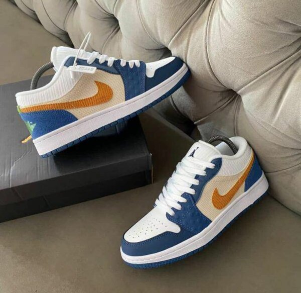 NIKE JORDAN