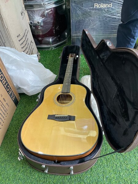 Yamaha Acoustic Guitar
