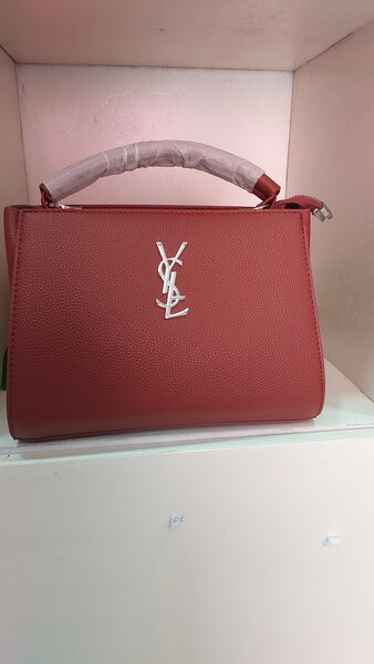 Sac À Main Rouge Élégant