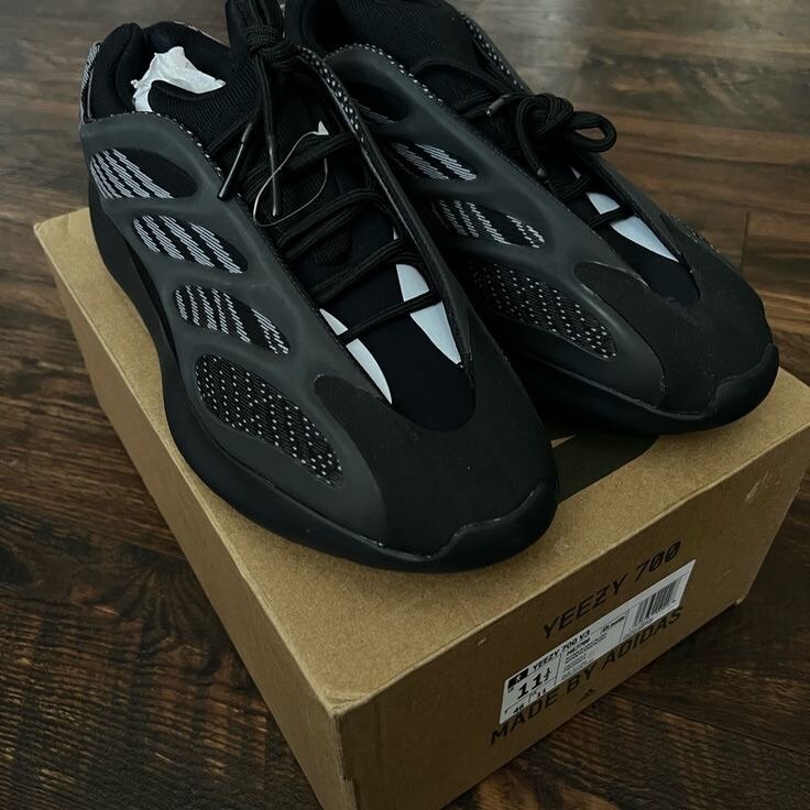 Adidas Yeezy 700 V3
