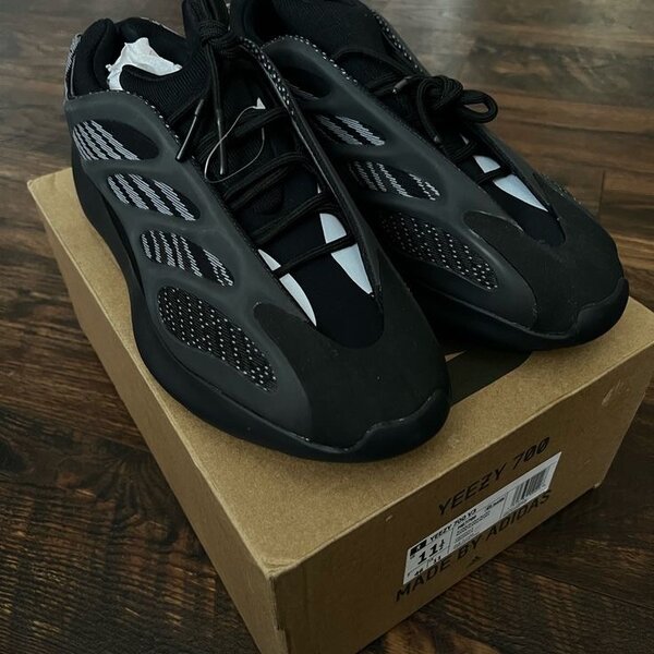 Adidas Yeezy 700 V3