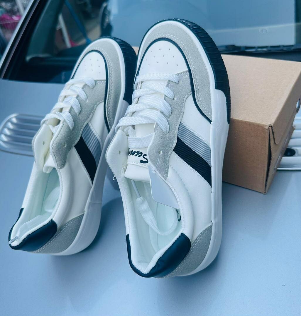 Sunny sneakers
