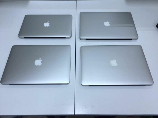 MACBOOK Apple