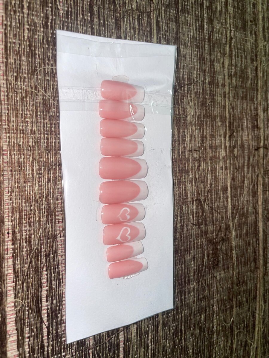 Press on nails