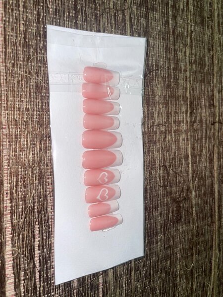 Press on nails