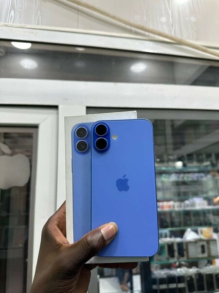iPhone 16 simple