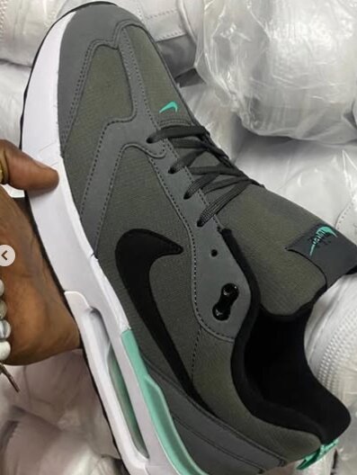 Nike sneakers grey