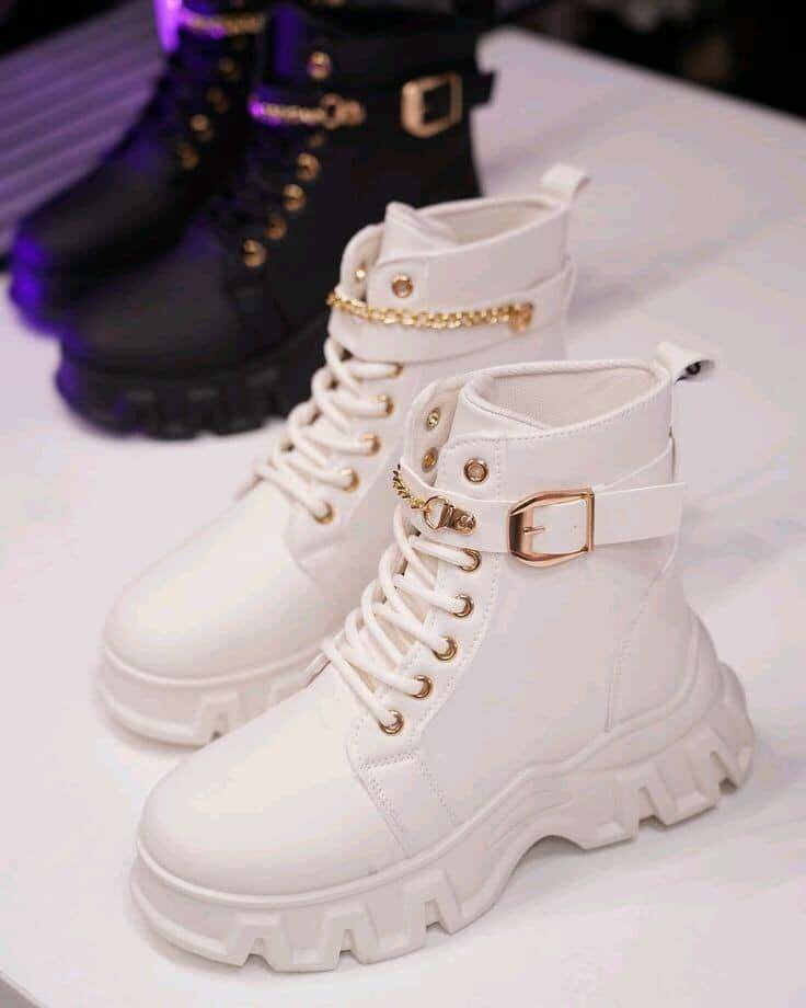 Ladies shoes