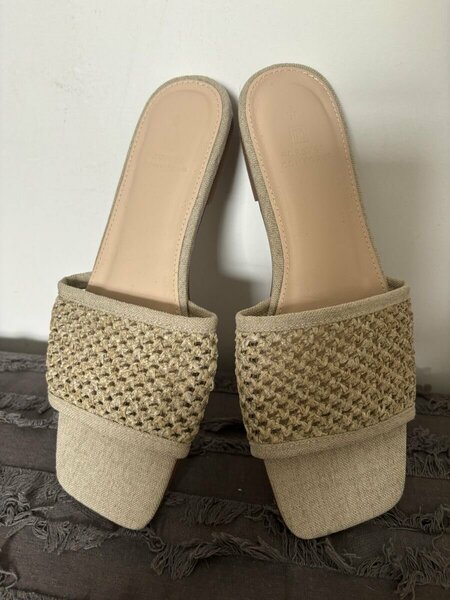 flats sandals