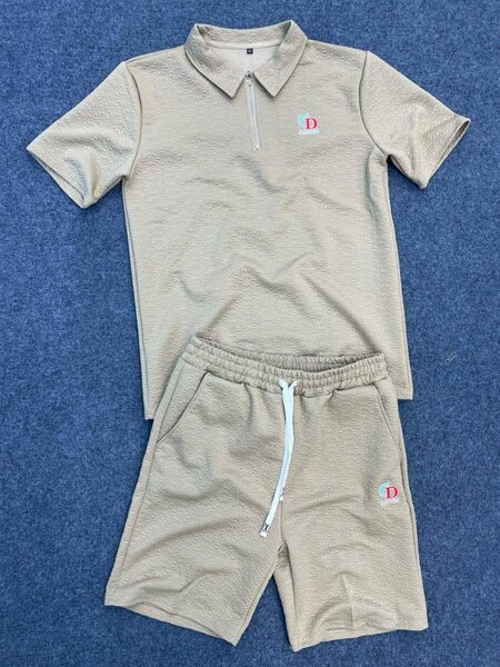 MEN'S CLOTHING BOTH TOP AND DOWN