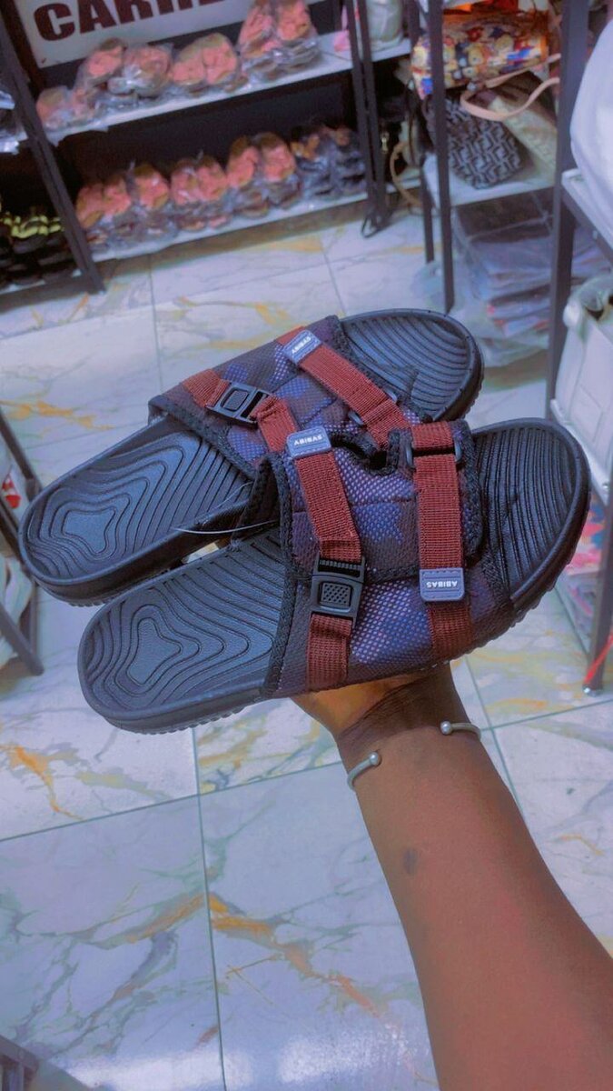 Sandales homme très bon