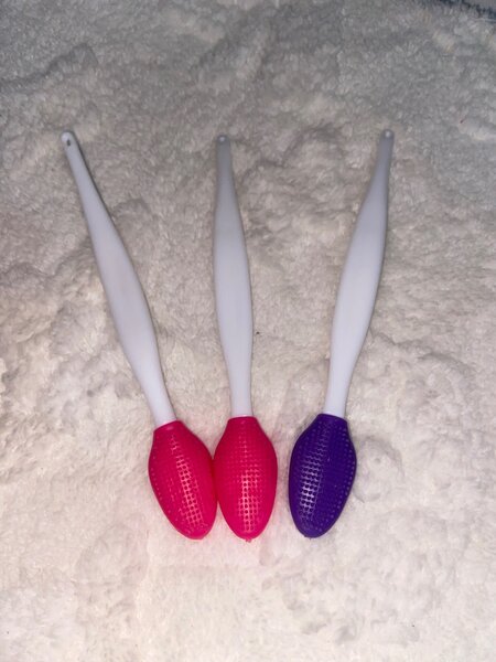 Lip brush