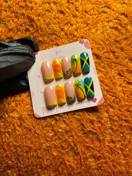 Ongles décoratifs tropicaux