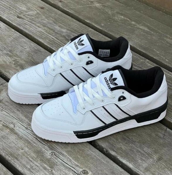 CHAUSSURES ADIDAS