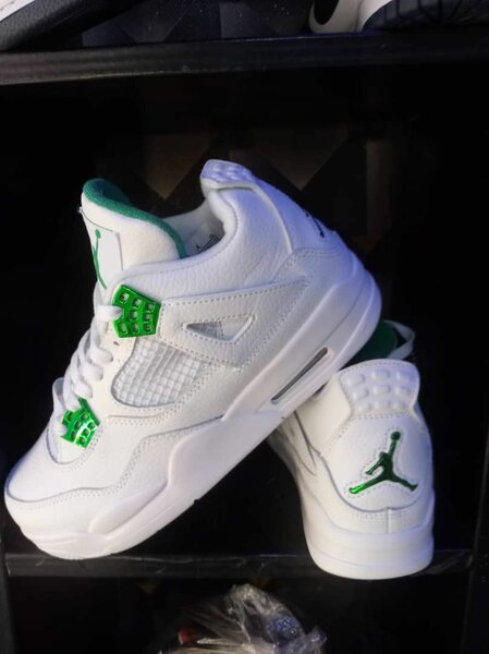 Air Jordan 4 Retro