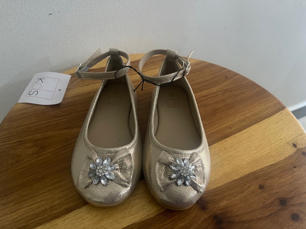 Pretty gold pumps