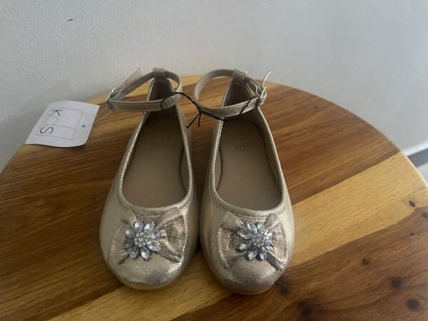 Pretty gold pumps