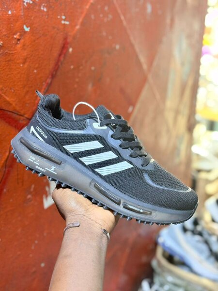 Chaussures de sport Adidas noires