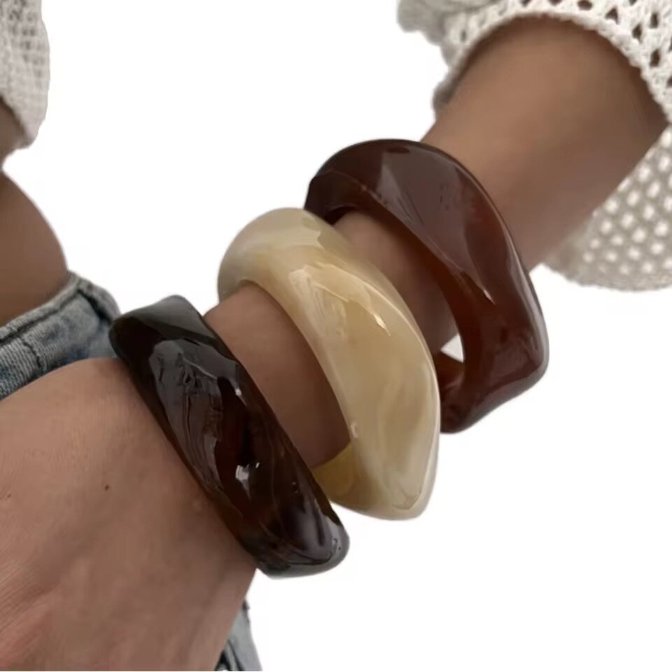 Bracelets en résine colorée