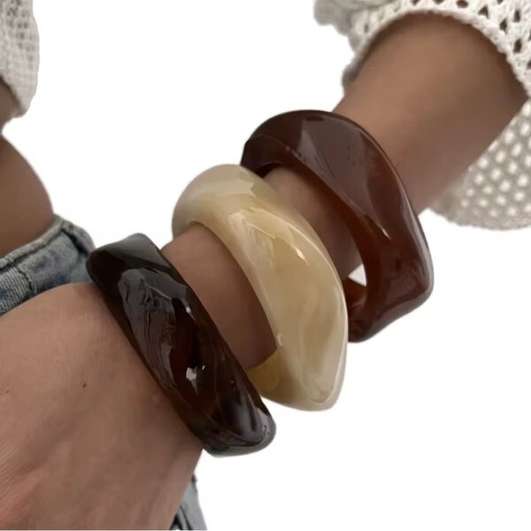 Bracelets en résine colorée