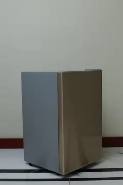 Réfrigérateur compact moderne