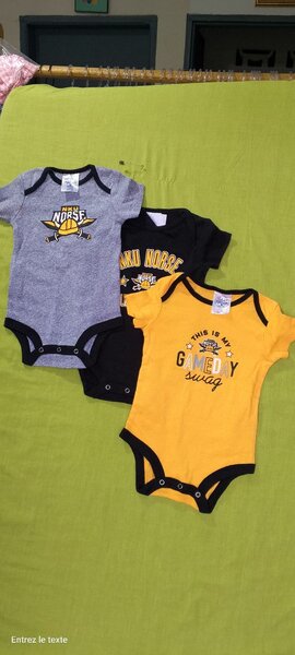 Ensemble de 3 bodies bébé