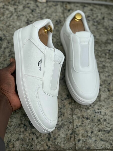Chaussures en cuir élégantes hommes