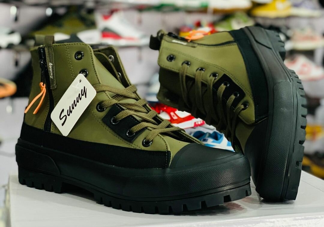 Sunny boots