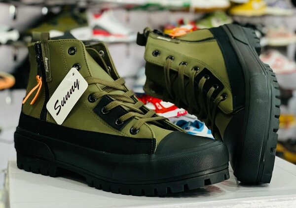 Sunny boots