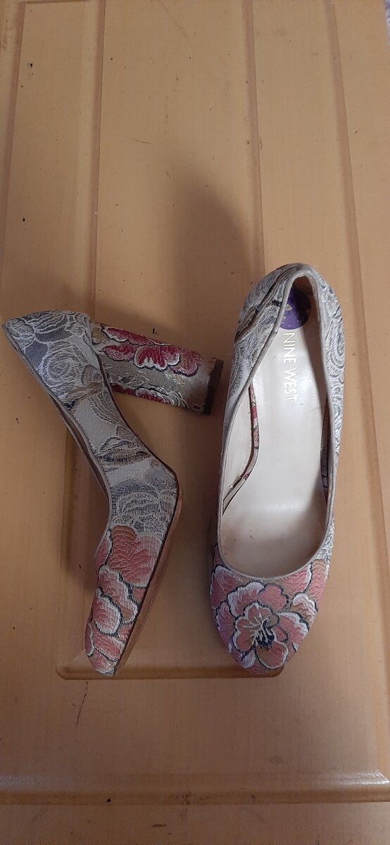 Block healed shoes
