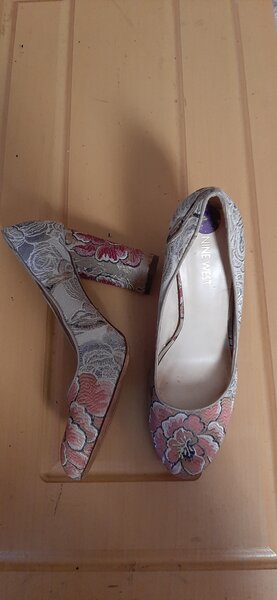 Block healed shoes