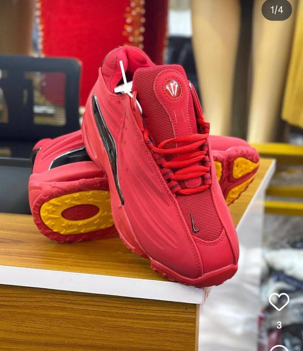 Basket rouge moderne