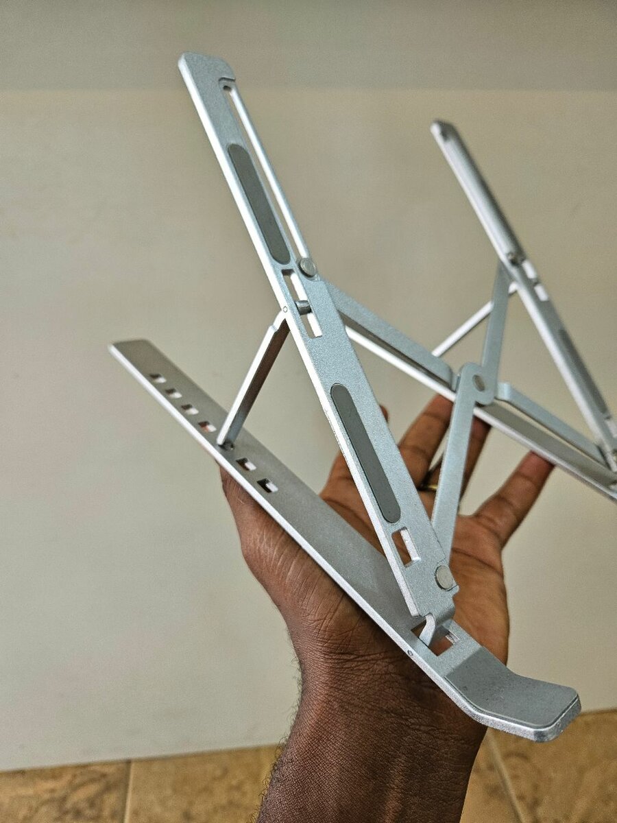 Laptop stand