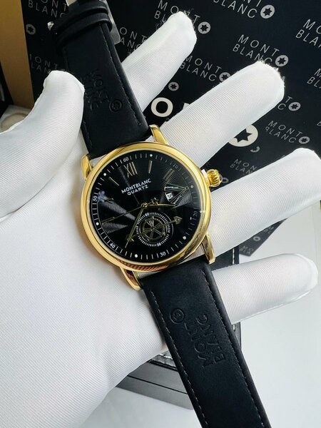 Montre élégante en cuir noir