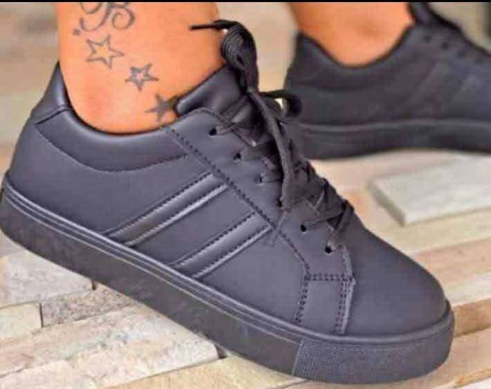 Ladies sneakers