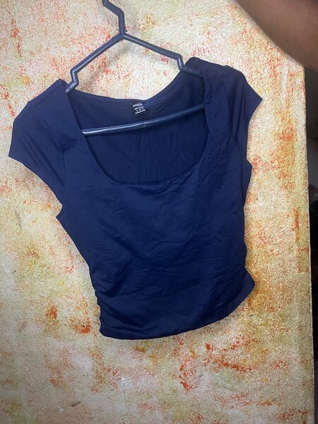T-shirt bleu élégant