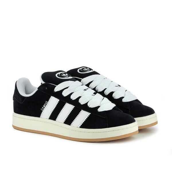 Baskets noires en daim classiques