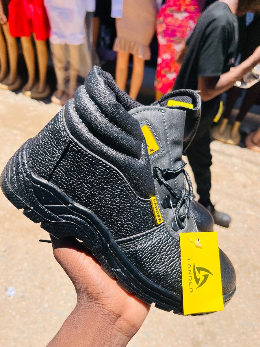Safety boots