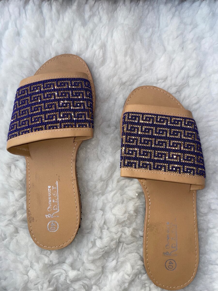Sandales en cuir brodées élégantes
