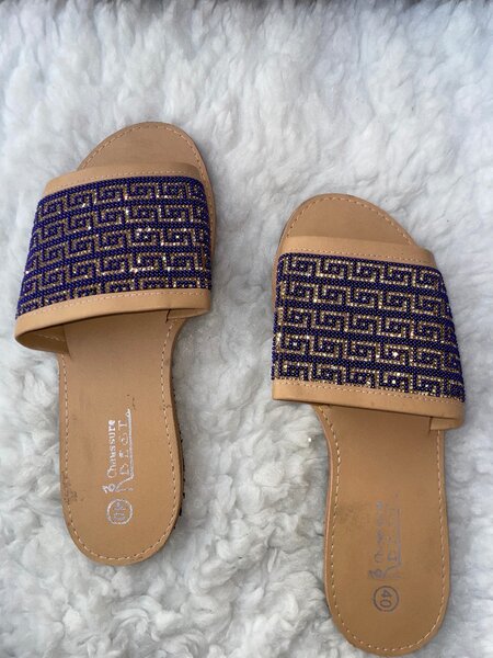 Sandales en cuir brodées élégantes