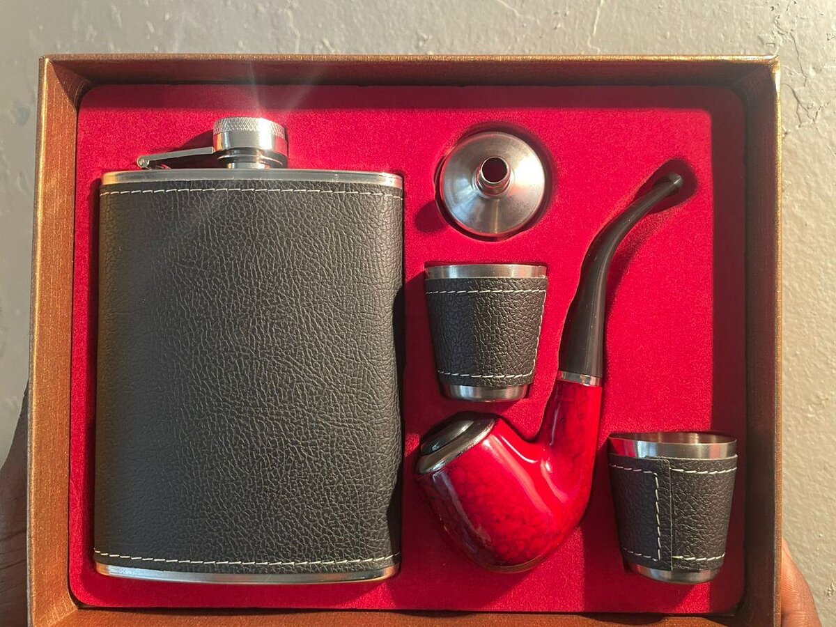 Cocktail and liquor