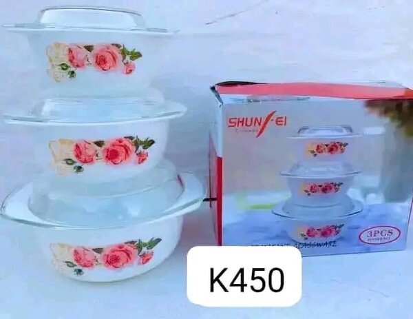 Set of dishes 